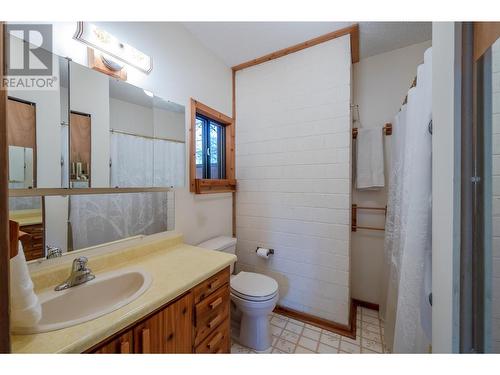 3815 Forsyth Drive, Penticton, BC - Indoor Photo Showing Bathroom