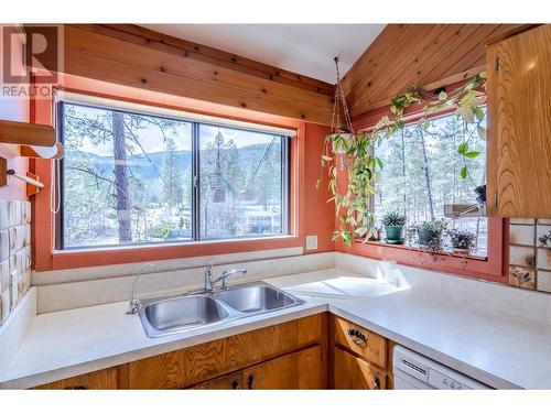 3815 Forsyth Drive, Penticton, BC - Indoor Photo Showing Kitchen With Double Sink