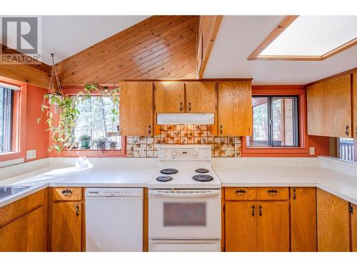 3815 Forsyth Drive, Penticton, BC - Indoor Photo Showing Kitchen