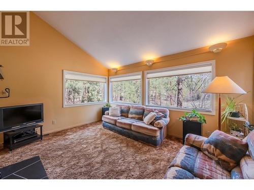 3815 Forsyth Drive, Penticton, BC - Indoor Photo Showing Living Room