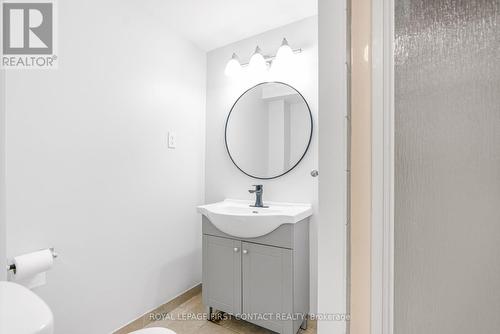 14-16 Peel Street, Barrie, ON - Indoor Photo Showing Bathroom