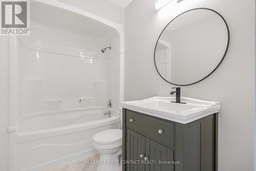 14-16 Peel Street, Barrie, ON - Indoor Photo Showing Bathroom