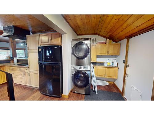 692 9Th Avenue, Fernie, BC - Indoor Photo Showing Laundry Room