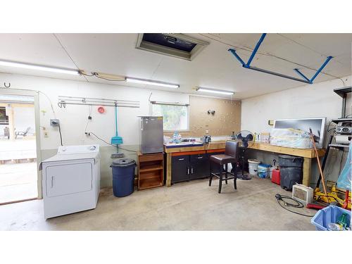 692 9Th Avenue, Fernie, BC - Indoor Photo Showing Laundry Room