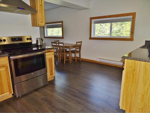 3915 Old Red Mountain Road Road, Rossland, BC - Indoor Photo Showing Kitchen