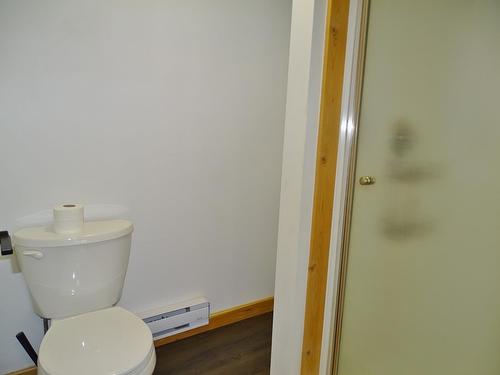 3915 Old Red Mountain Road Road, Rossland, BC - Indoor Photo Showing Bathroom