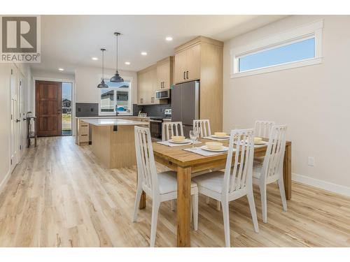 2354 6 Avenue Se, Salmon Arm, BC - Indoor Photo Showing Dining Room