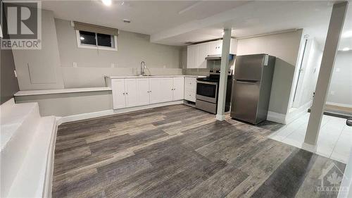 basement living / kitchenette - 391 Greenwood Avenue, Ottawa, ON - Indoor Photo Showing Kitchen