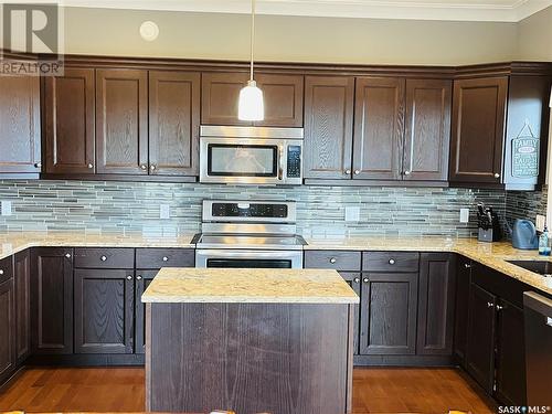 820 Hamilton Drive, Swift Current, SK - Indoor Photo Showing Kitchen With Upgraded Kitchen