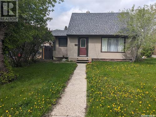 420 5Th Avenue Nw, Swift Current, SK - Outdoor