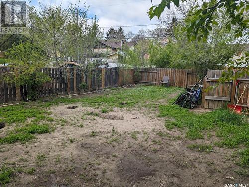 420 5Th Avenue Nw, Swift Current, SK - Outdoor With Backyard