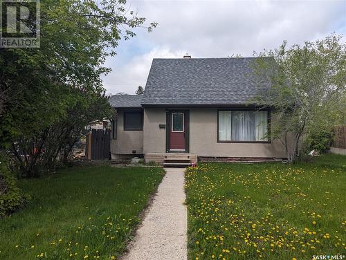420 5Th Avenue Nw, Swift Current, SK - Outdoor