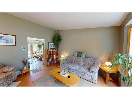 4144 29Th Street S, Cranbrook, BC - Indoor Photo Showing Living Room