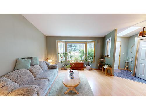 4144 29Th Street S, Cranbrook, BC - Indoor Photo Showing Living Room
