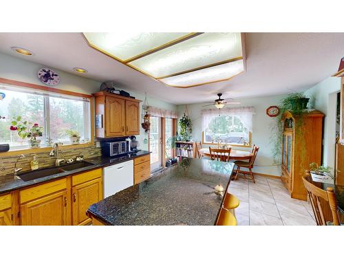 4144 29Th Street S, Cranbrook, BC - Indoor Photo Showing Kitchen With Double Sink