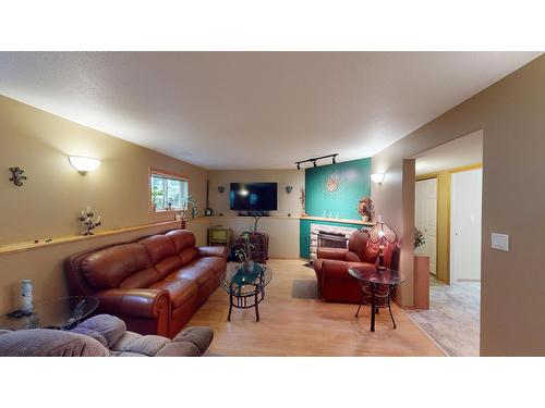 4144 29Th Street S, Cranbrook, BC - Indoor Photo Showing Living Room