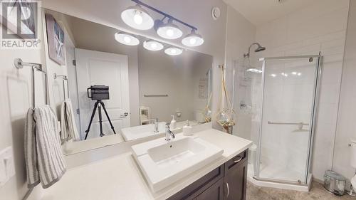 11011 114 Avenue, Fort St. John, BC - Indoor Photo Showing Bathroom