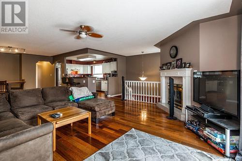 4472 Wheeler Road, Prince George, BC - Indoor Photo Showing Living Room