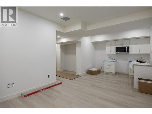 806 Cliff Avenue Unit# 109, Enderby, BC - Indoor Photo Showing Kitchen