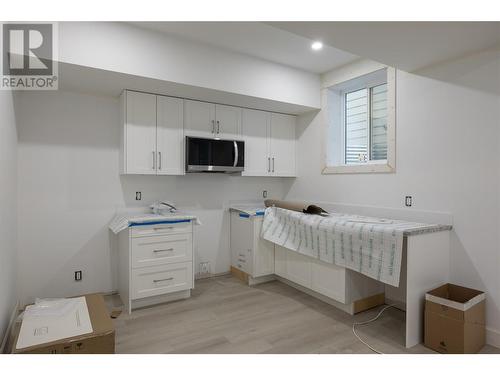 806 Cliff Avenue Unit# 109, Enderby, BC - Indoor Photo Showing Kitchen