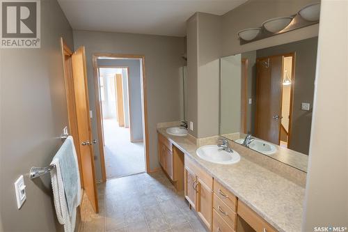 300 Mount Royal Place, Regina, SK - Indoor Photo Showing Bathroom
