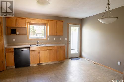 300 Mount Royal Place, Regina, SK - Indoor Photo Showing Kitchen With Double Sink