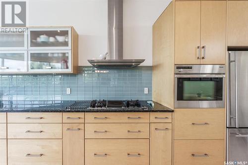 616 Saskatchewan Crescent E, Saskatoon, SK - Indoor Photo Showing Kitchen With Upgraded Kitchen