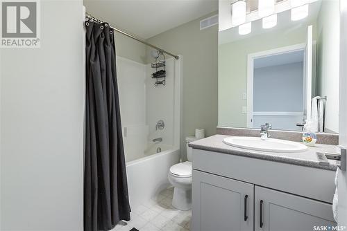 810 Kensington Boulevard, Saskatoon, SK - Indoor Photo Showing Bathroom