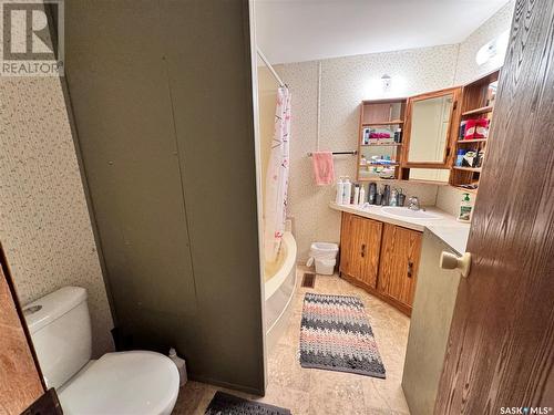 671-681 Aqualane Avenue, Aquadeo, SK - Indoor Photo Showing Bathroom