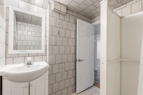 1223 Dunsmure Road, Hamilton, ON - Indoor Photo Showing Bathroom