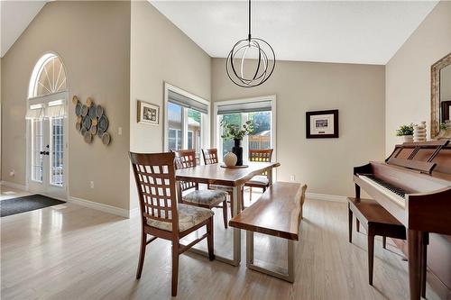 197 Stone Church Road W, Hamilton, ON - Indoor Photo Showing Dining Room
