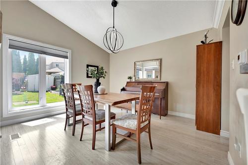 197 Stone Church Road W, Hamilton, ON - Indoor Photo Showing Dining Room