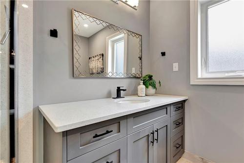 197 Stone Church Road W, Hamilton, ON - Indoor Photo Showing Bathroom