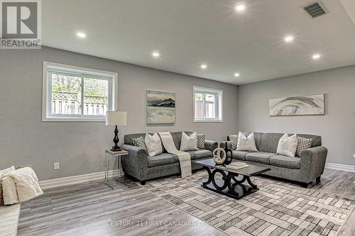 127 Golfview Road, London, ON - Indoor Photo Showing Living Room