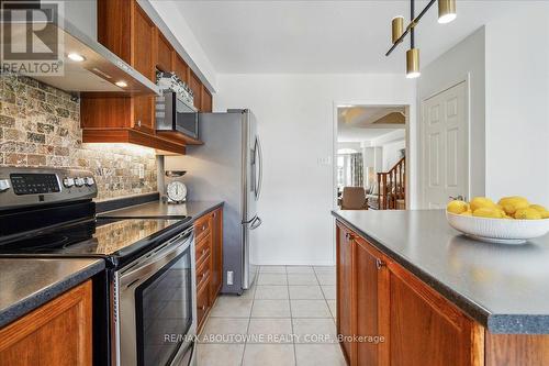 221 Gatwick Drive, Oakville, ON - Indoor Photo Showing Kitchen