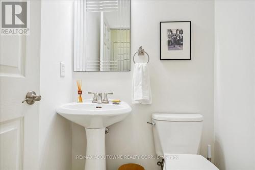 221 Gatwick Drive, Oakville, ON - Indoor Photo Showing Bathroom