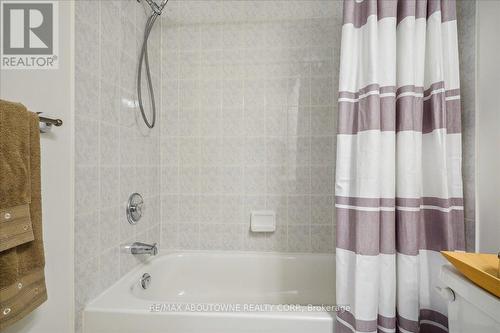 221 Gatwick Drive, Oakville, ON - Indoor Photo Showing Bathroom