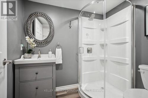 3082 Parkgate Crescent, Burlington, ON - Indoor Photo Showing Bathroom