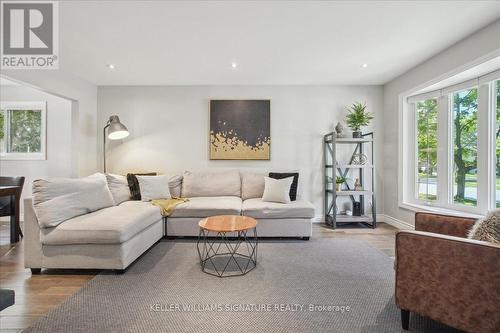 3082 Parkgate Crescent, Burlington, ON - Indoor Photo Showing Living Room