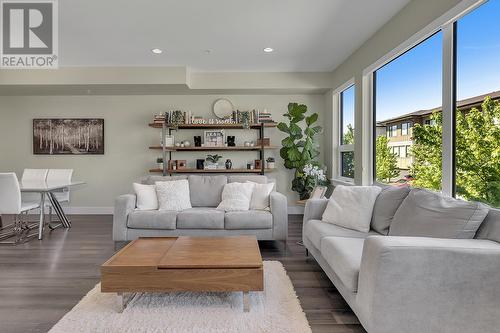 12798 Lake Hill Drive Unit# 40, Lake Country, BC - Indoor Photo Showing Living Room