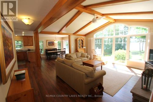 275 Mcguire Beach Road, Kawartha Lakes, ON - Indoor Photo Showing Living Room