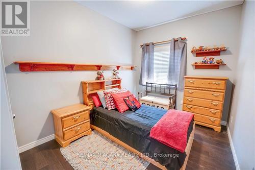 2464 Diane Street, Fort Erie, ON - Indoor Photo Showing Bedroom