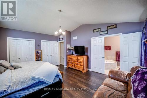 2464 Diane Street, Fort Erie, ON - Indoor Photo Showing Bedroom