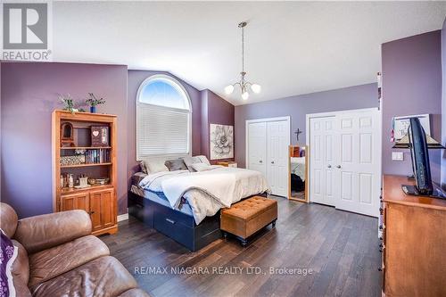 2464 Diane Street, Fort Erie, ON - Indoor Photo Showing Bedroom