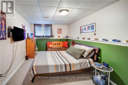 2464 Diane Street, Fort Erie, ON - Indoor Photo Showing Bedroom