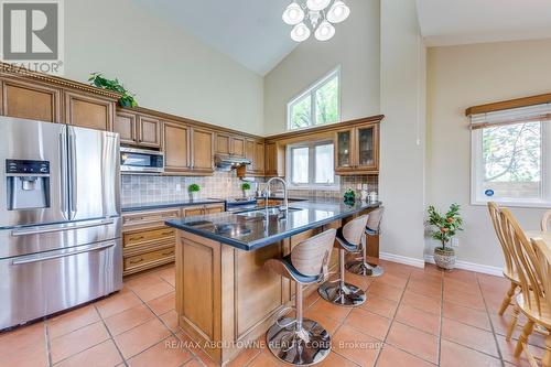 80 Balmoral Heights, East Gwillimbury, ON - Indoor Photo Showing Kitchen With Upgraded Kitchen
