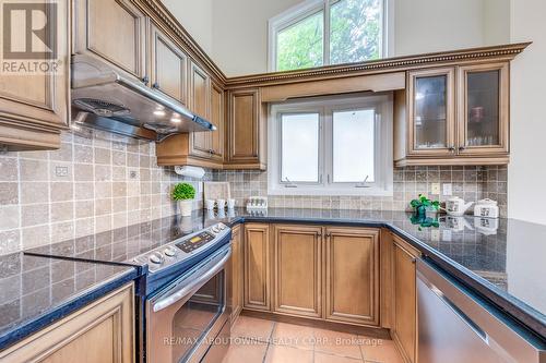 80 Balmoral Heights, East Gwillimbury, ON - Indoor Photo Showing Kitchen