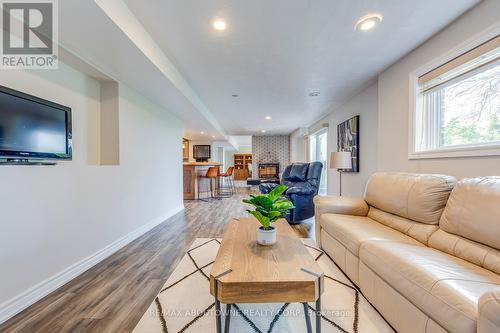 80 Balmoral Heights, East Gwillimbury, ON - Indoor Photo Showing Living Room