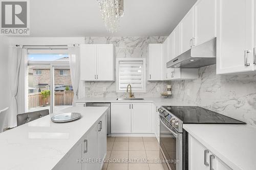 19 Grey Wing Avenue, Georgina, ON - Indoor Photo Showing Kitchen With Upgraded Kitchen