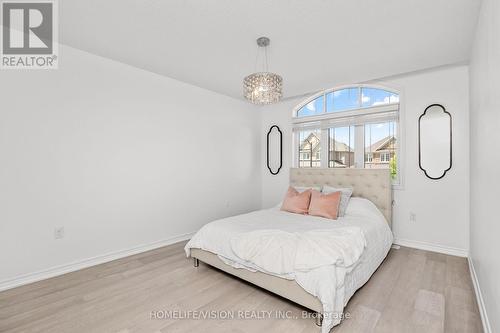 19 Grey Wing Avenue, Georgina, ON - Indoor Photo Showing Bedroom